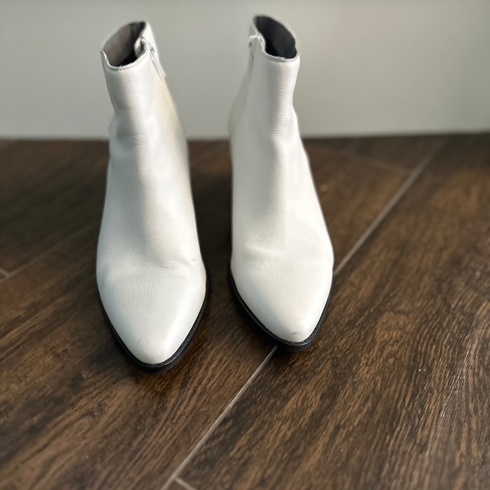 Seychelles white ankle boot!